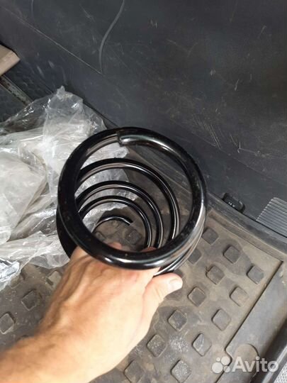 Пружина передняя на мерседес 639