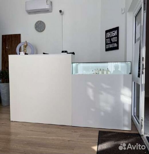 Новые Ресепшен-Витрины со стеклом под Заказ