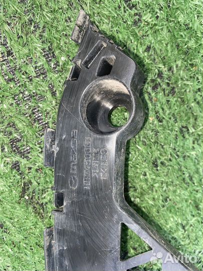 Кронштейн крепления бампера левый Mazda Axela BL5F