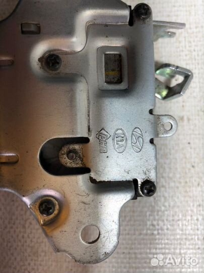 Замок багажника задний Hyundai Solaris 2011-2017