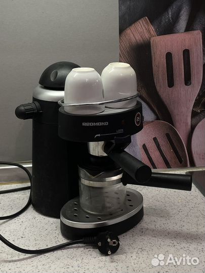Кофеварка Redmond RCM - 1502 (на запчасти)