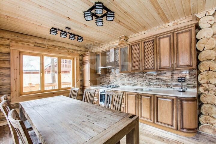 Дом 300 м² на участке 12 сот.