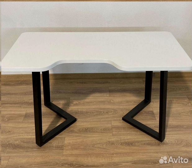 Компьютерный стол 'Powerful Reason'