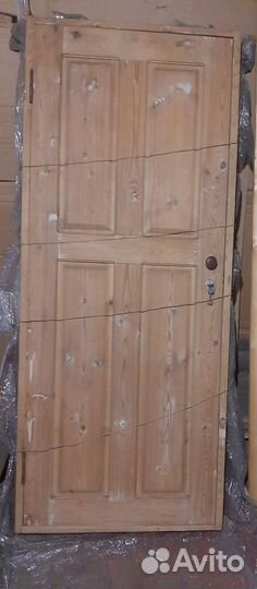 Дверь входная деревянная с коробкой