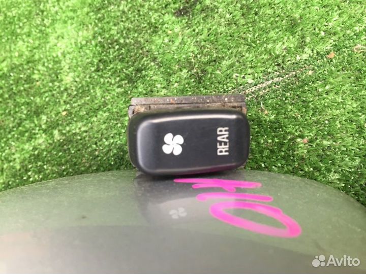 Кнопка включения кондиционера Mitsubishi Pajero 3