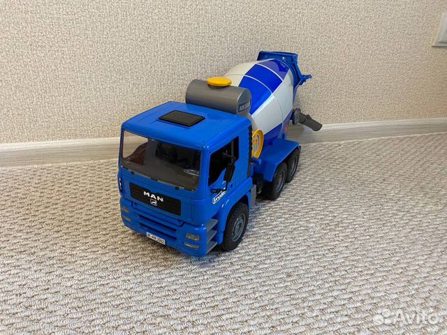 Игрушка бетоннмешалка bruder
