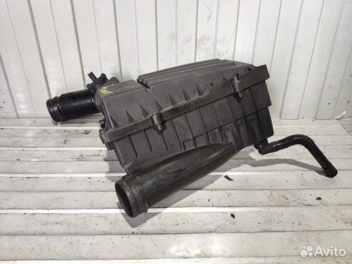 Корпус воздушного фильтра Volkswagen Golf 5 5-дв