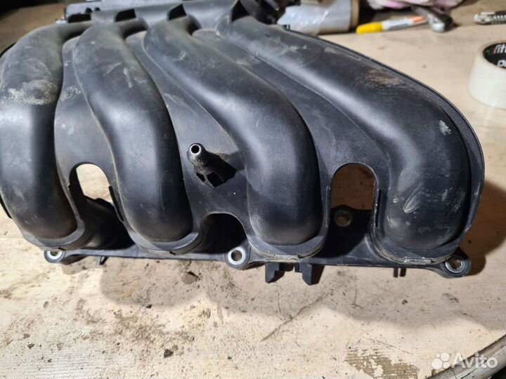 Впускной коллектор Nissan Juke 1.6 2011