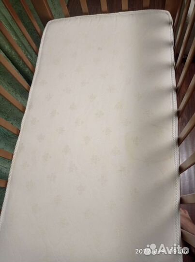 Детская кровать с поперечным маятником