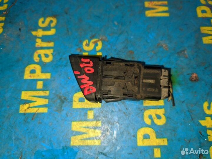 Кнопка аварийной сигнализации Mazda Demio DW3W