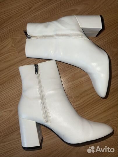 Белые ботинки