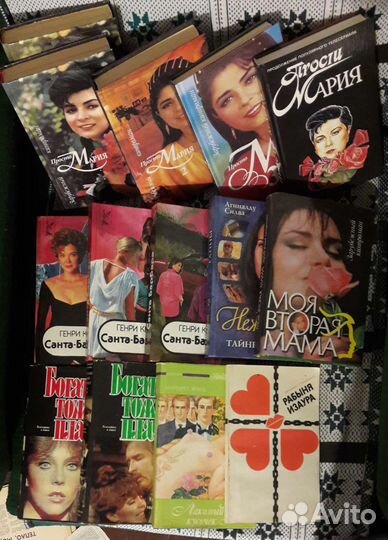 Книги разные много