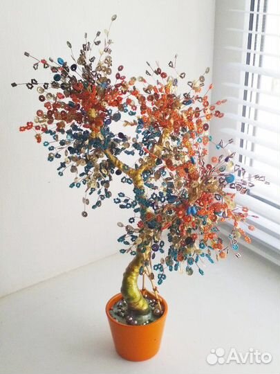 Сувенирное дерево из бисера и пайеток