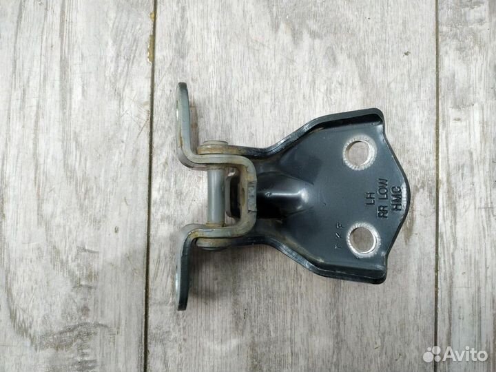 Петля двери задней левой нижняя Accent