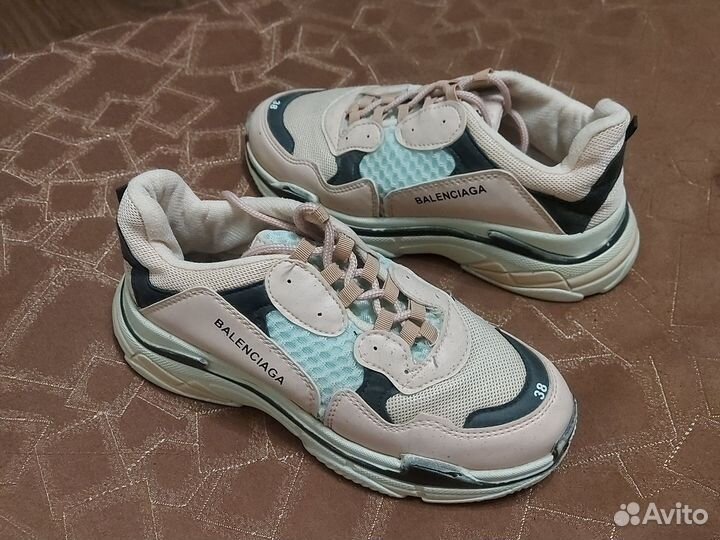 Кроссовки женские 38 размер бу