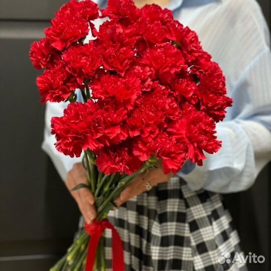 Букеты гвоздики красные