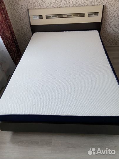 Кровать двухспальная 140 200