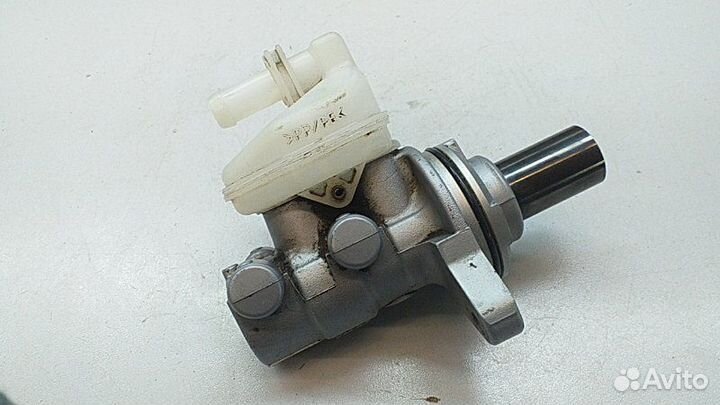 Главный тормозной цилиндр Nissan Pathfinder R52