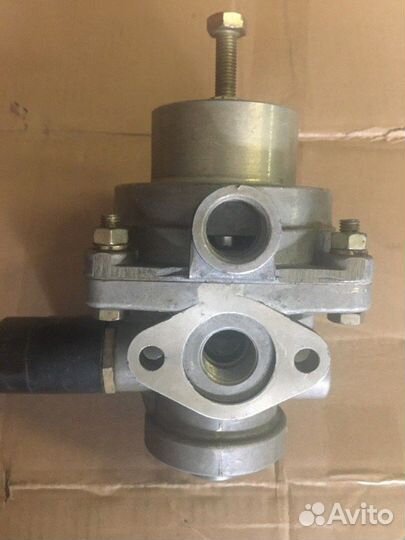 Б/У Б/У Кран управления тормозами прицепа Запчасть