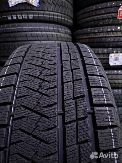 Triangle Snowlink TWT02 235/45 R18 98V