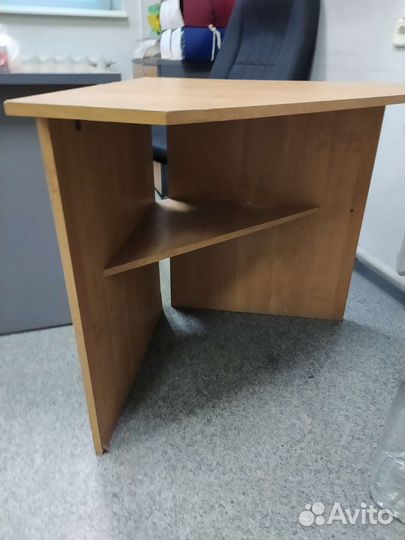 Офисный стол