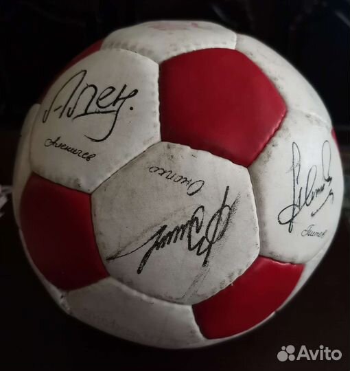 Футбольный мяч, с автографами