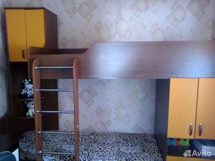 Кровать двухьярусная