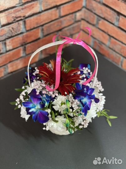 Розы пионы корзины