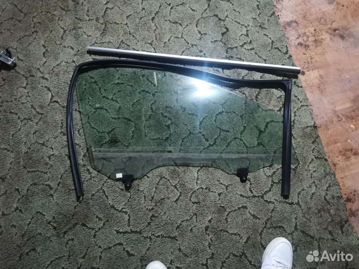 Дверь правая kia sportage 3 стекло обшивка