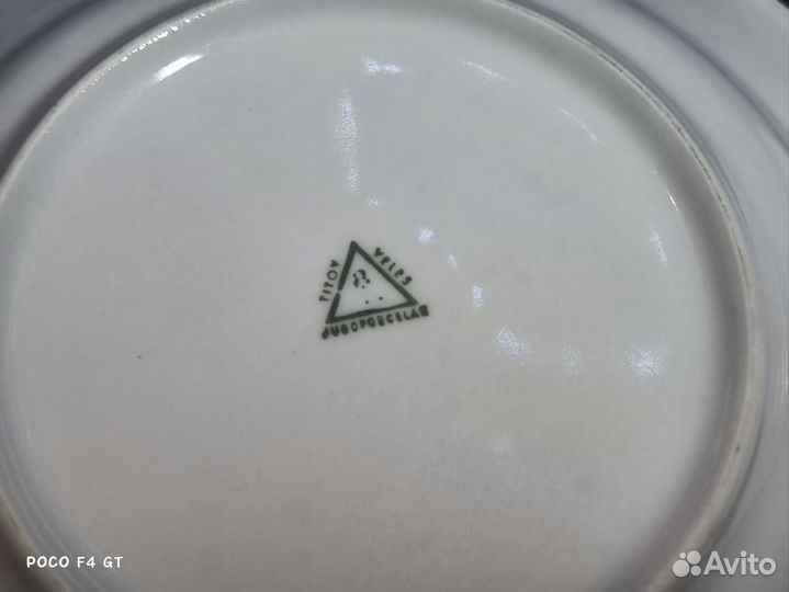 Фарфоровые тарелки 