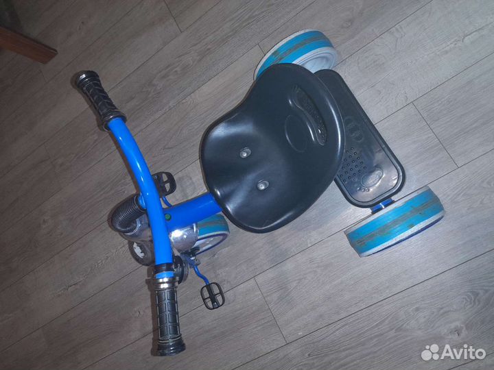 Трехколесный велосипед