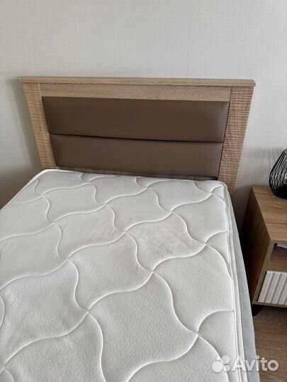 Кровать с матрасом 90 х 200