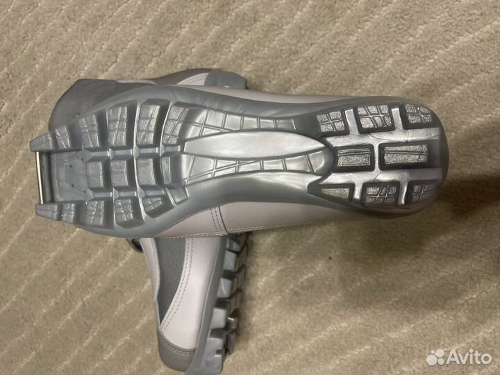 Лыжные ботинки 36-37 размер новые