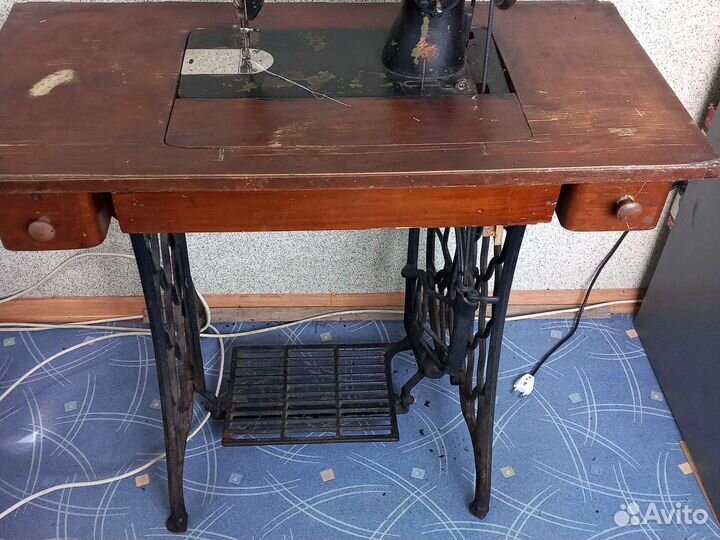 Швейная машинка зингер ножная