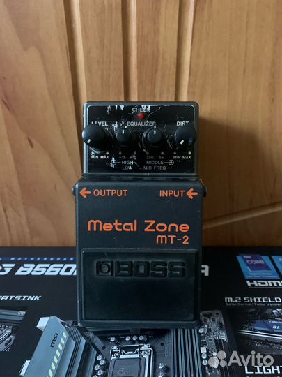 Гитарная педаль Boss Metal Zone MT-2
