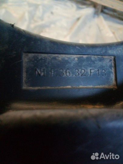 Брызговик передний правый Nissan Pathfinder