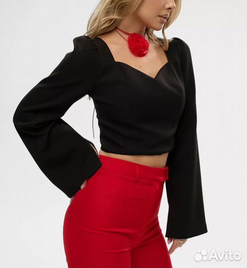 Укороченная нарядная блузка