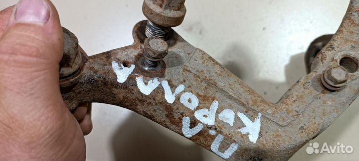 Кулак передний левый Toyota Corolla 10 (E140/E150)