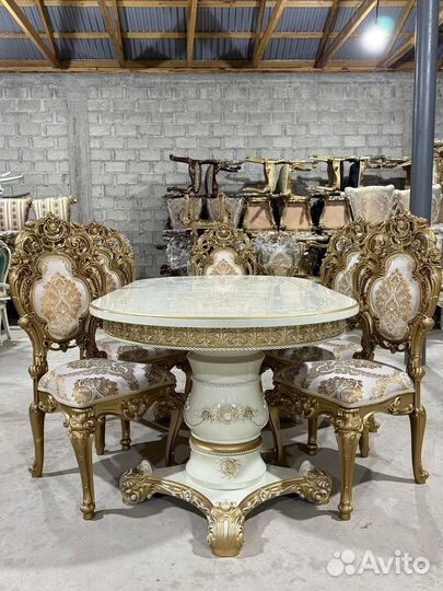 Стол и стулья