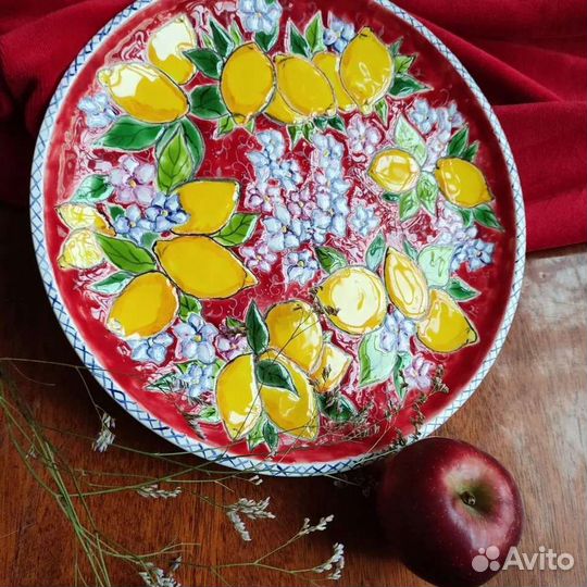 Керамическая тарелка ручной работы