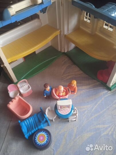 Кукольный домик с мебелью и куклами