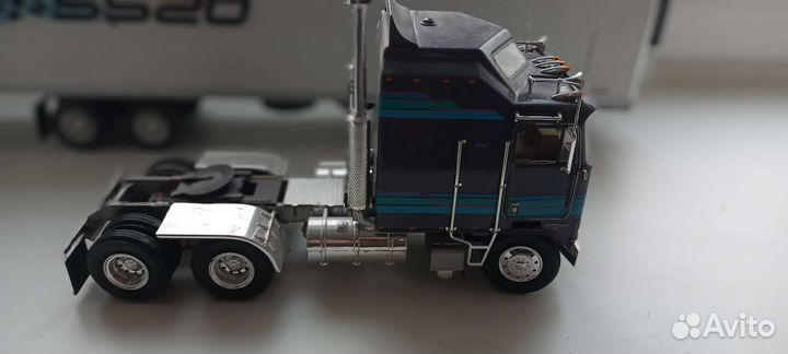 Модель kenworth 1/24