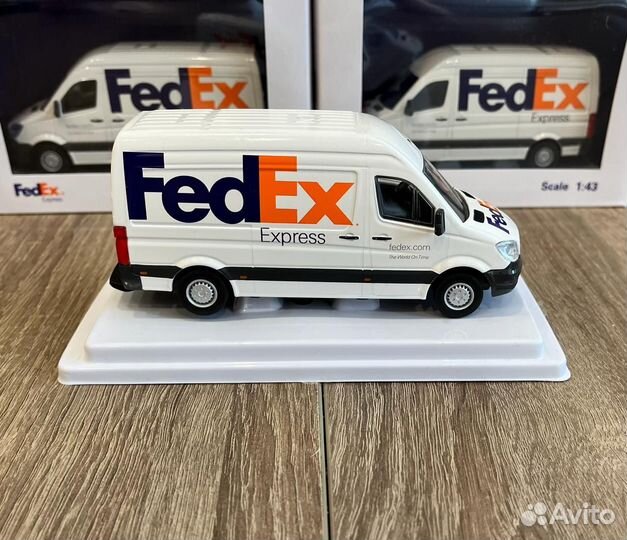 Коллекционная машинка Мерседес Спринтер Fedex