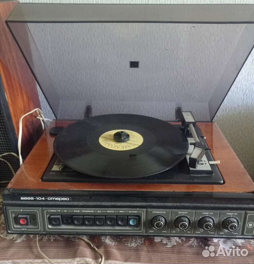 Проигрыватель винила (электрофон) вега 104