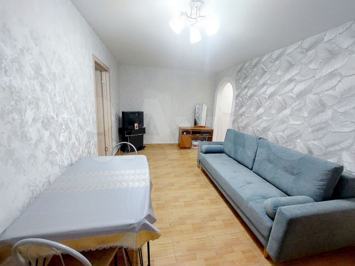 2-к. квартира, 42 м², 1/4 эт.