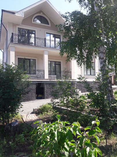 Коттедж 360 м² на участке 15 сот.