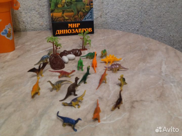 Игрушки- фигурки динозавров