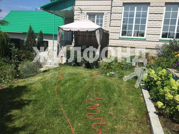 Коттедж 369,7 м² на участке 11 сот.