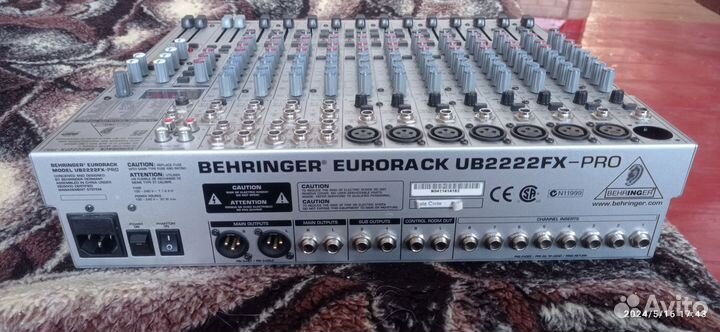 Микшерный пульт behringer