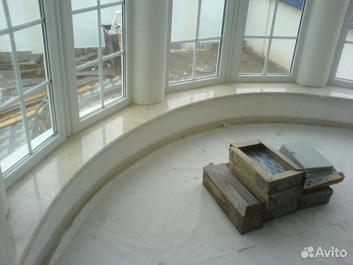 Подоконники из искусственного камня, установка